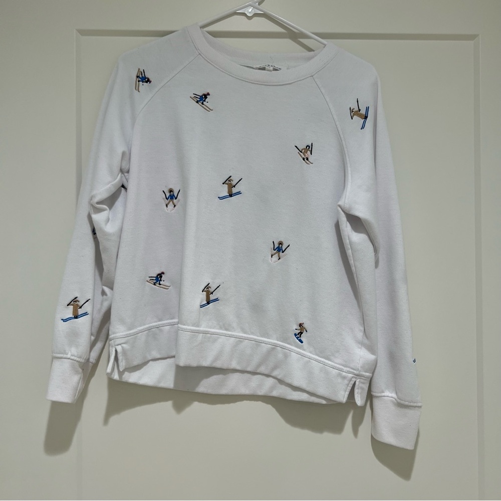 Sweater with embroidered skiers